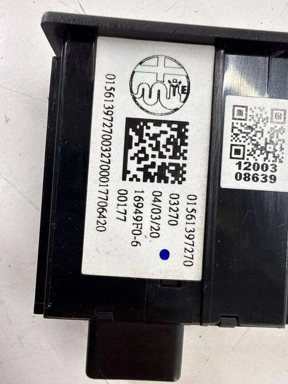Prise USB Alfa Romeo Stelvio 01561397270 image 5
