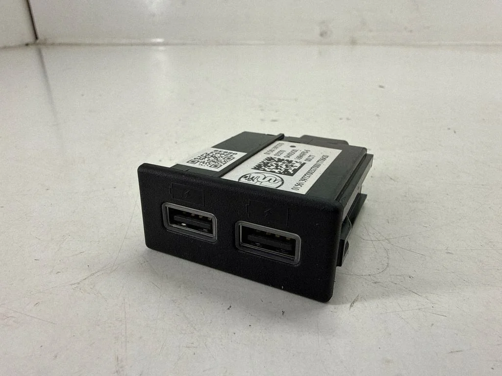Prise USB Alfa Romeo Stelvio 01561397270 image 7