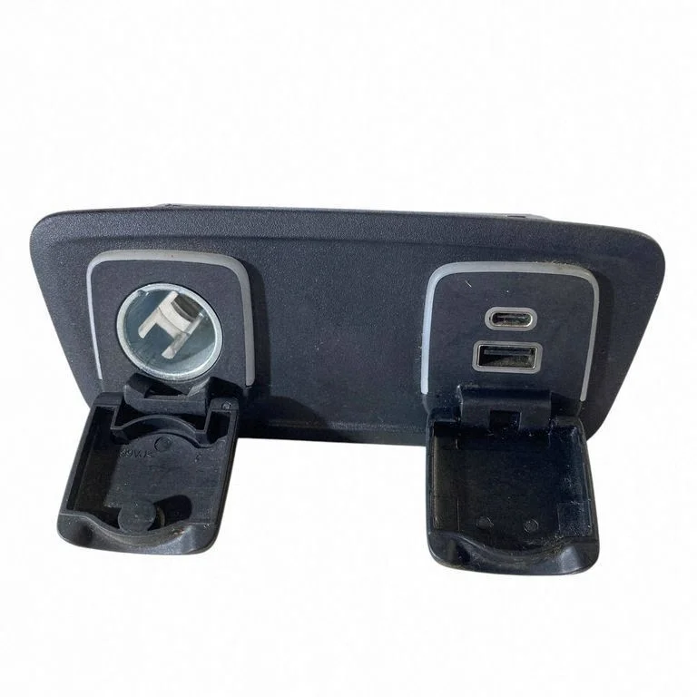 Chrysler Pacifica 2021 Presa USB OEM image 5