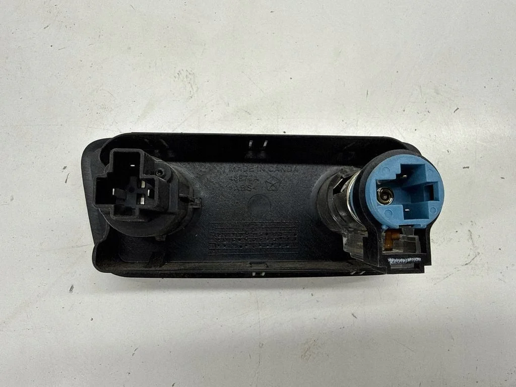 Chrysler Pacifica USB Buchse 68229847AB image 4