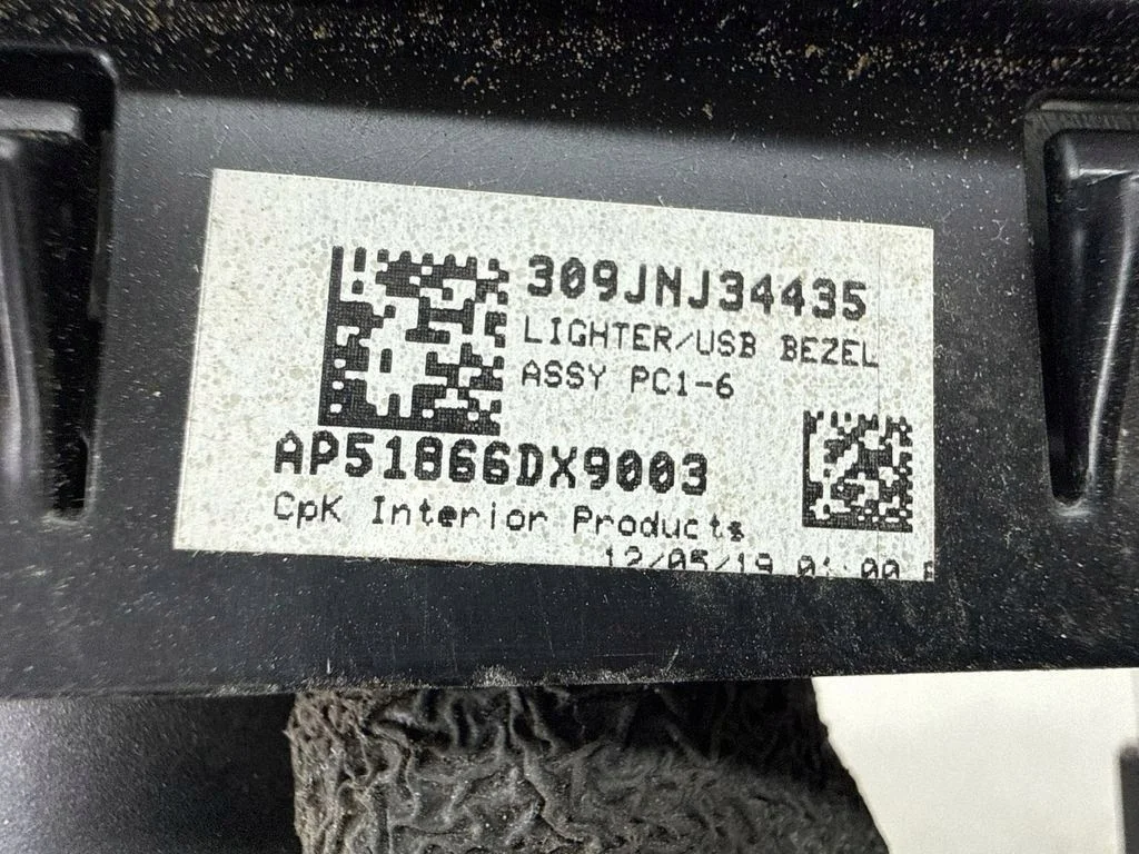 Chrysler Pacifica USB Buchse 68229847AB image 5