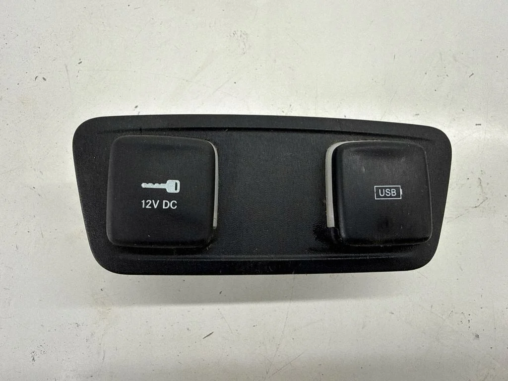 Chrysler Pacifica USB Buchse 68229847AB image 7