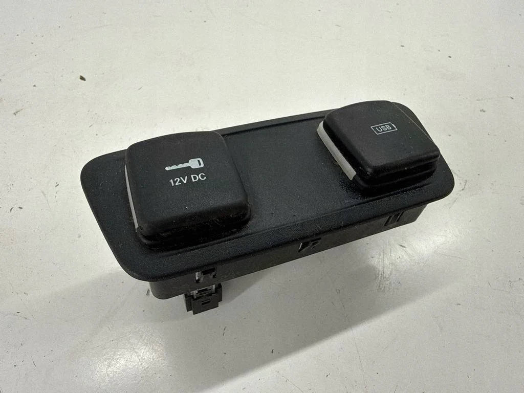 Chrysler Pacifica USB Buchse 68229847AB image 8