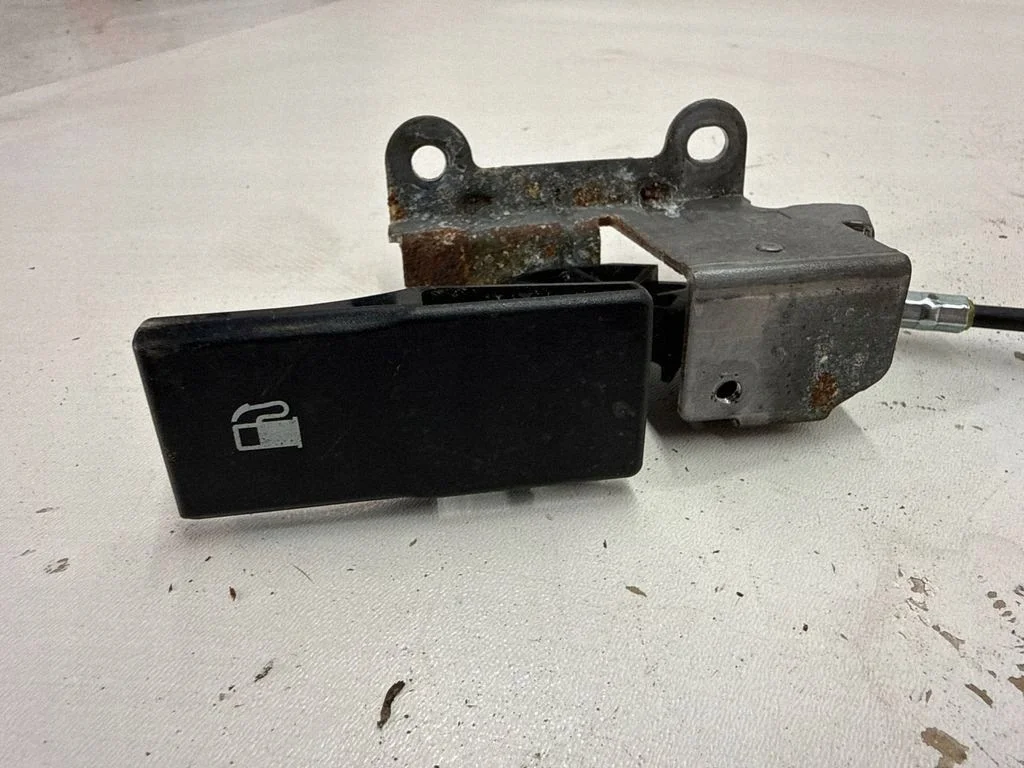 Subaru Impreza V Tankklappe Seil 57330FL13A image 3