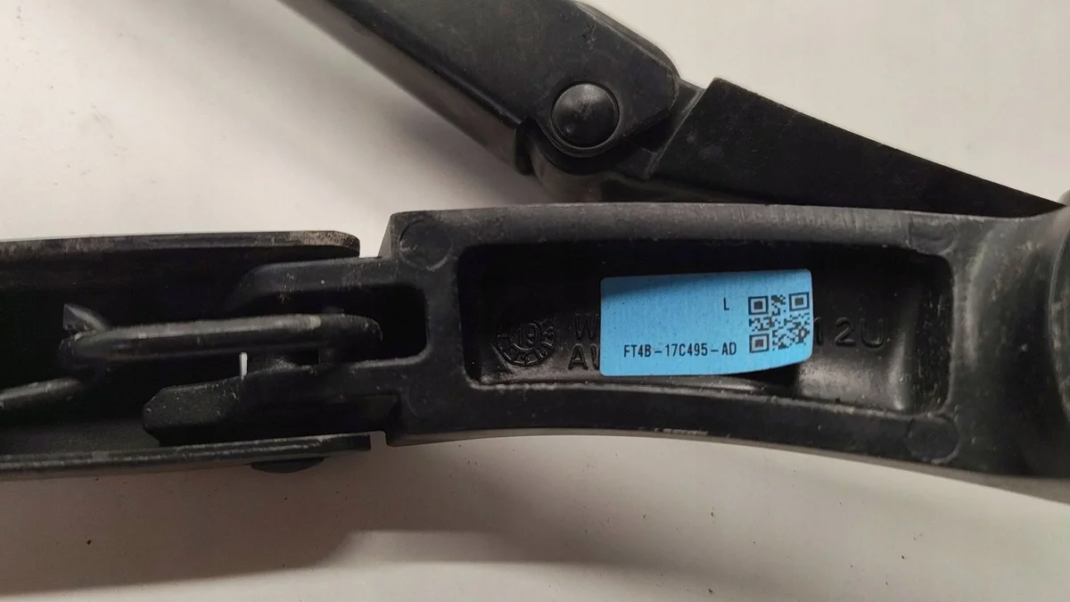 Front Wiper Arm Ford Edge II W58932 image 4
