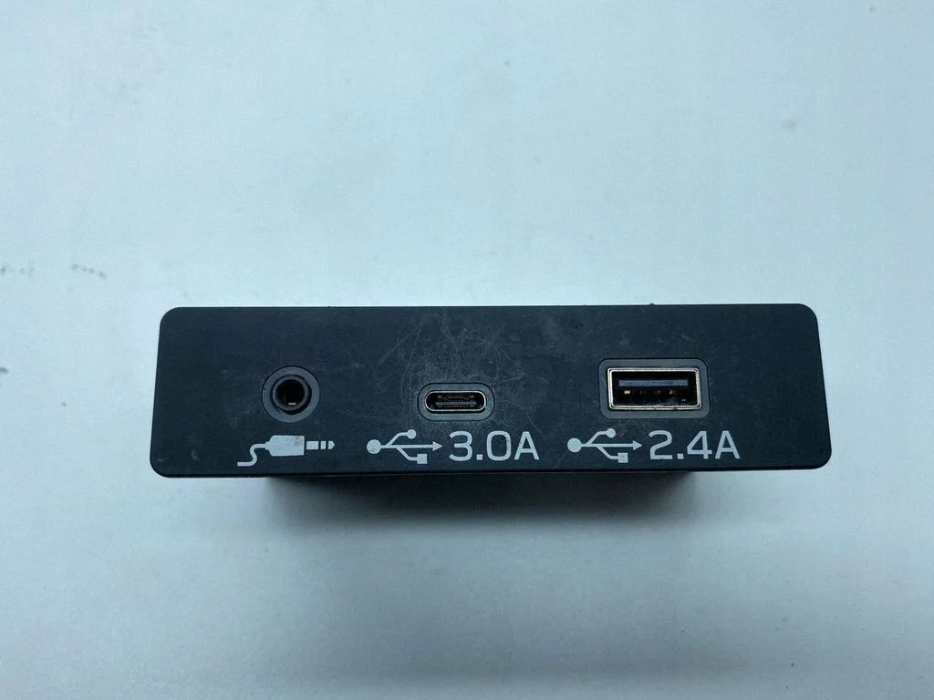 Port USB AUX Subaru Outback VI 86257AN10A image 6