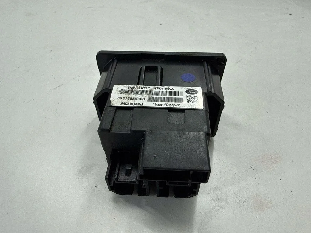 Ford Mondeo MK V USB Buchse GC3T14F014AA image 3
