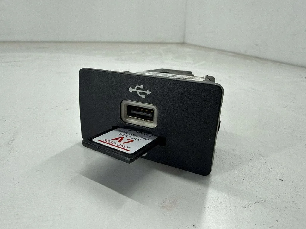 Ford Mondeo MK V USB Buchse GC3T14F014AA image 9