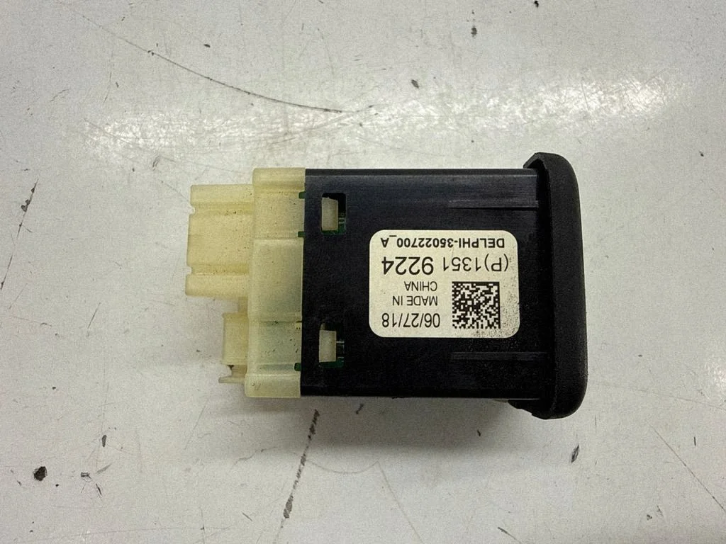 Gniazdo USB Chevrolet Camaro 13519224 image 3