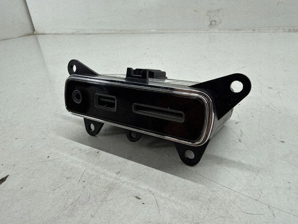 Conector USB Jeep Grand Cherokee 68258696AA