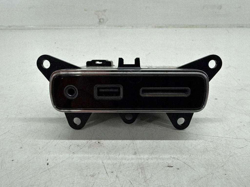 Jeep Grand Cherokee USB Buchse 68258696AA image 6