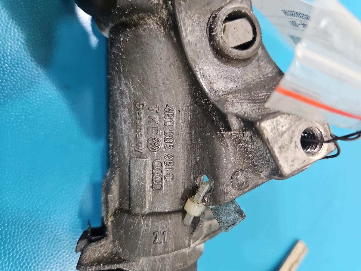 Cerradura Audi A4 B5 4B0905851C image 5