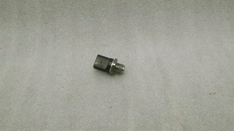 Capteur Pression Carburant Mercedes A0061537828