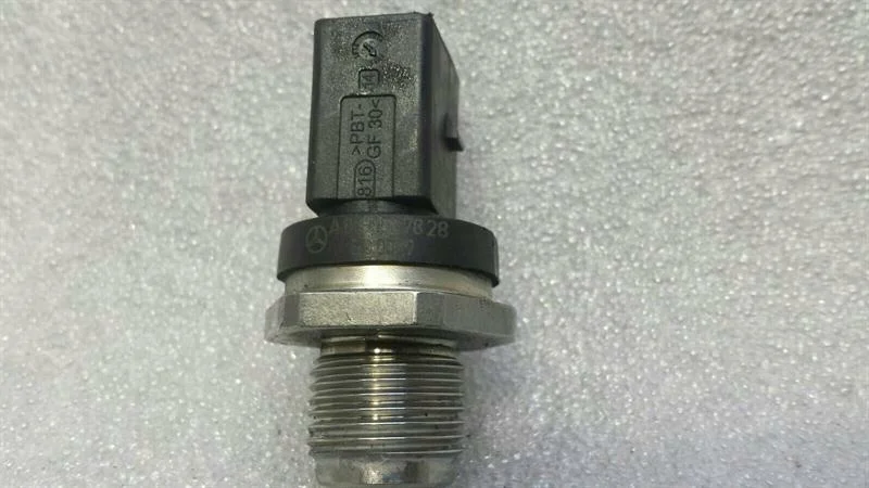 Capteur Pression Carburant Mercedes A0061537828 image 3