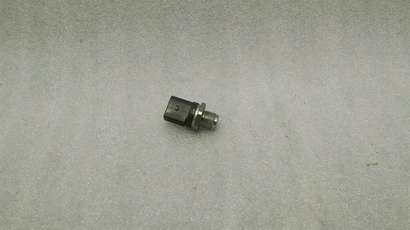 Capteur Pression Carburant Mercedes A0061537828 image 4