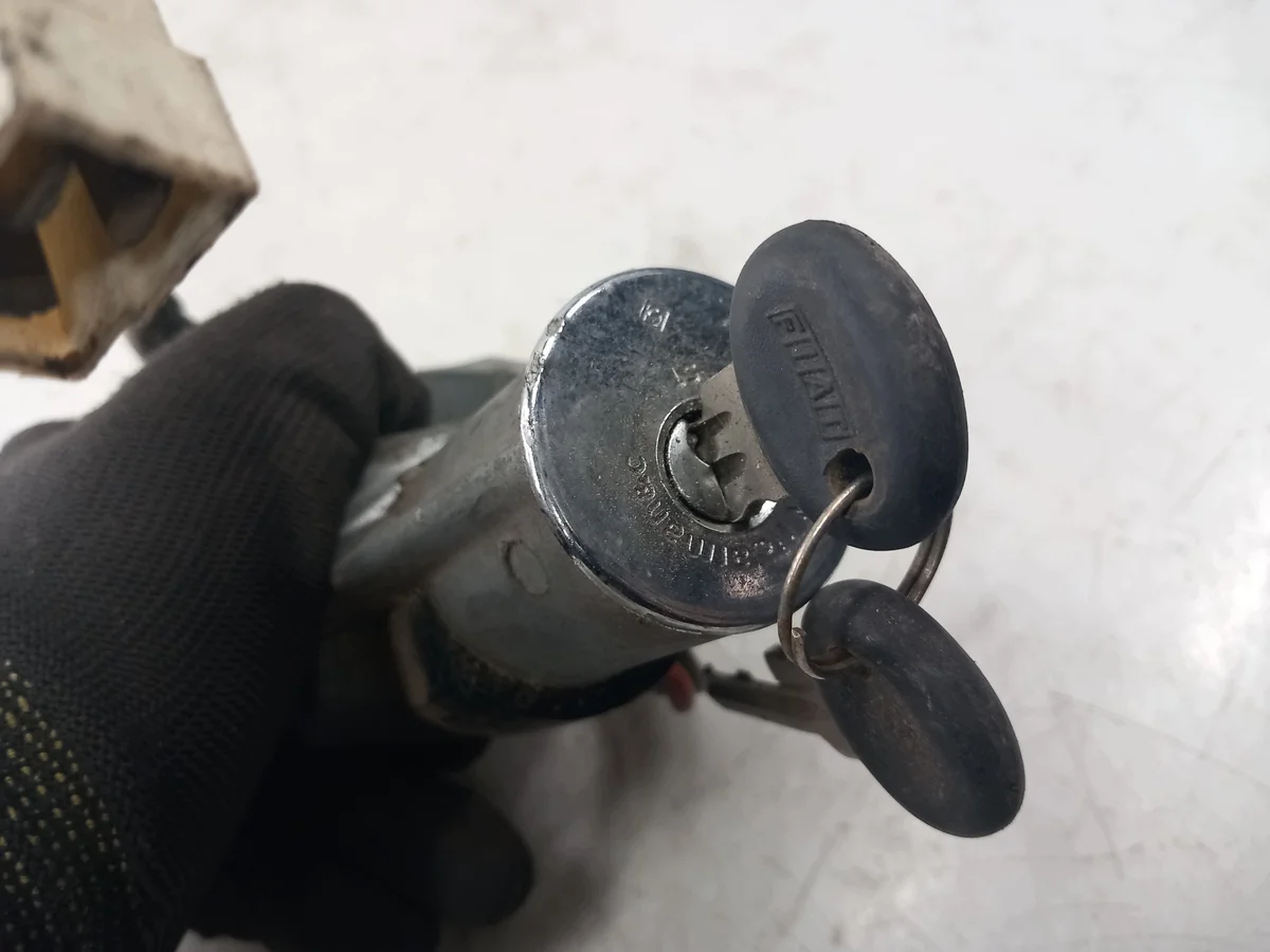 Zündschloss Fiat 126p OEM 5953187 image 3