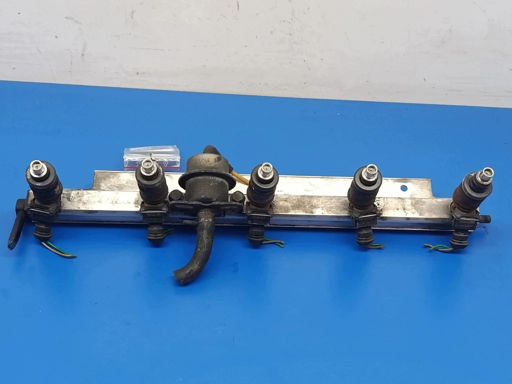 Volvo 850 2.0 20V Rampa Inyectores 6842086