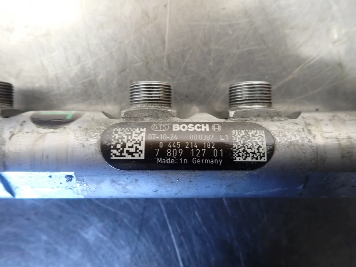 Rampe d'injection BMW E87 0445214182 image 3