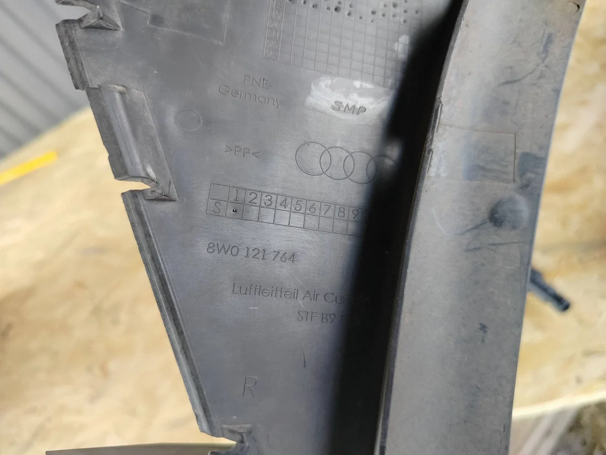 Audi A4 S4 B9 Lufteinlass vorne rechts 8W0121764 image 3