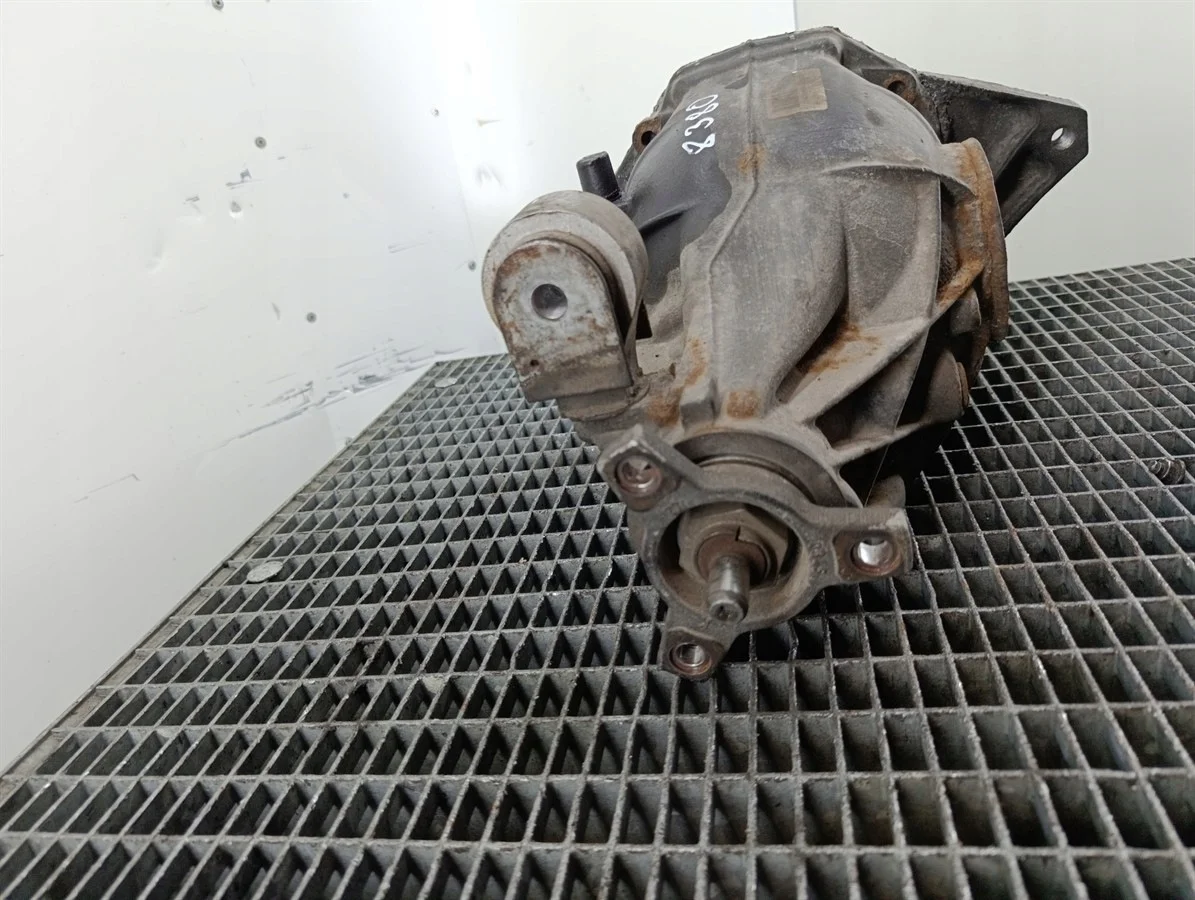 Differential hinten Mercedes-Benz C-Klasse W204 2043501614 image 4