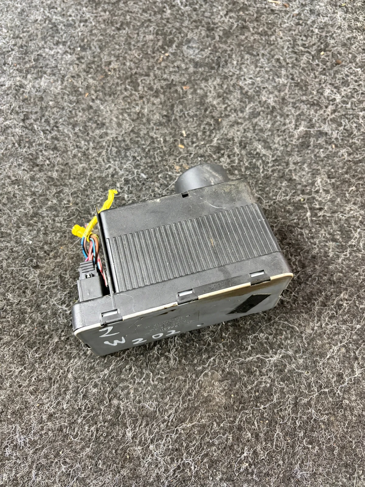 Keskuslukituspumppu Mercedes W202 XER4648 image 3