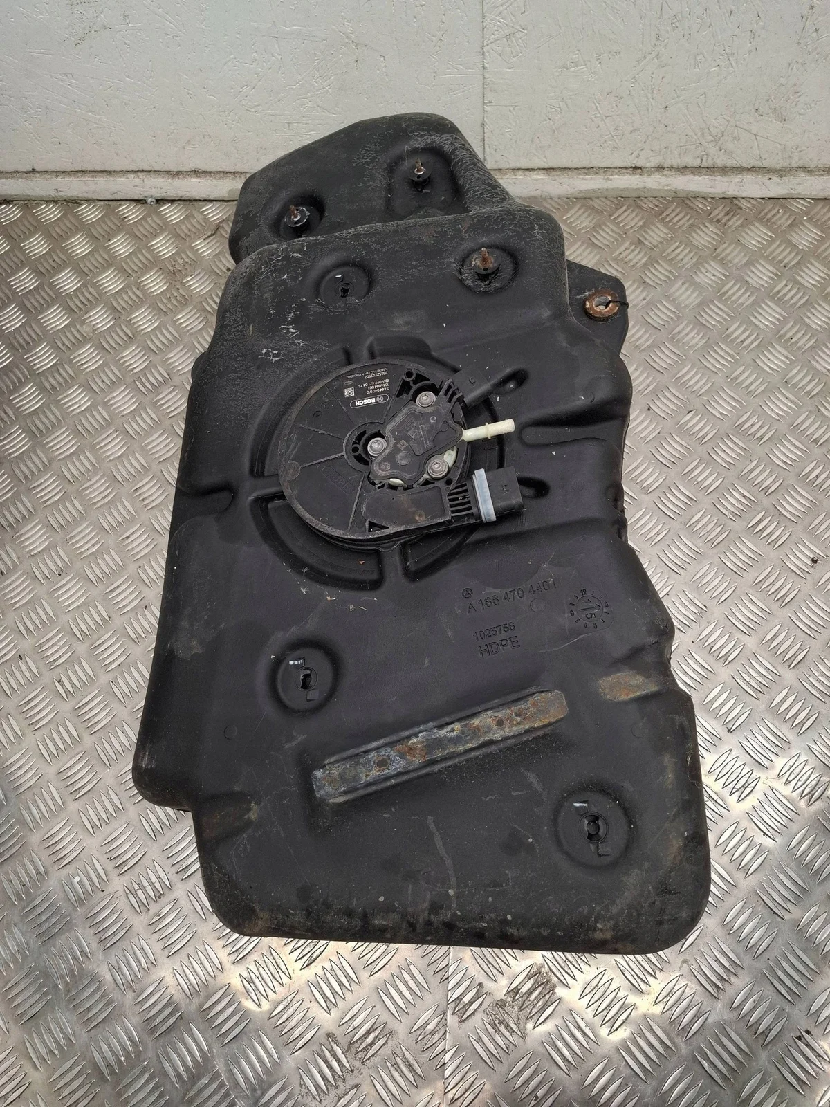 AdBlue Tank Mercedes GLE W166 A1664704401 image 2
