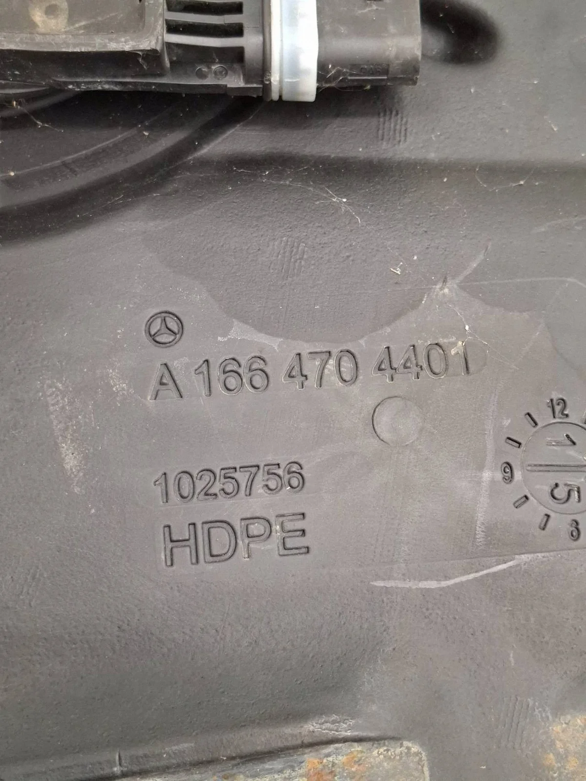 AdBlue Tank Mercedes GLE W166 A1664704401 image 5