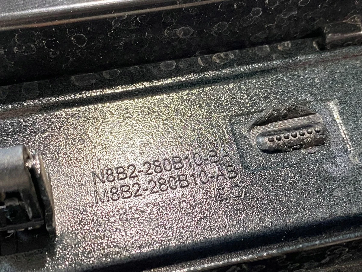 Land Rover Ventilatorrooster Bumper Spatbord Rechts Voor N8B2280B10BA thumbnail 5