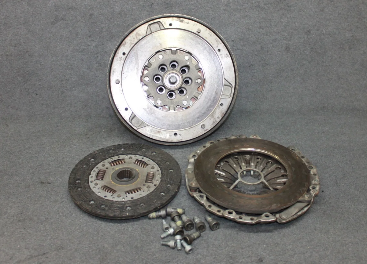 Clutch Dual Mass Flywheel Disc Kit BMW 3 Series E90 E91 E92 E93 21207587160