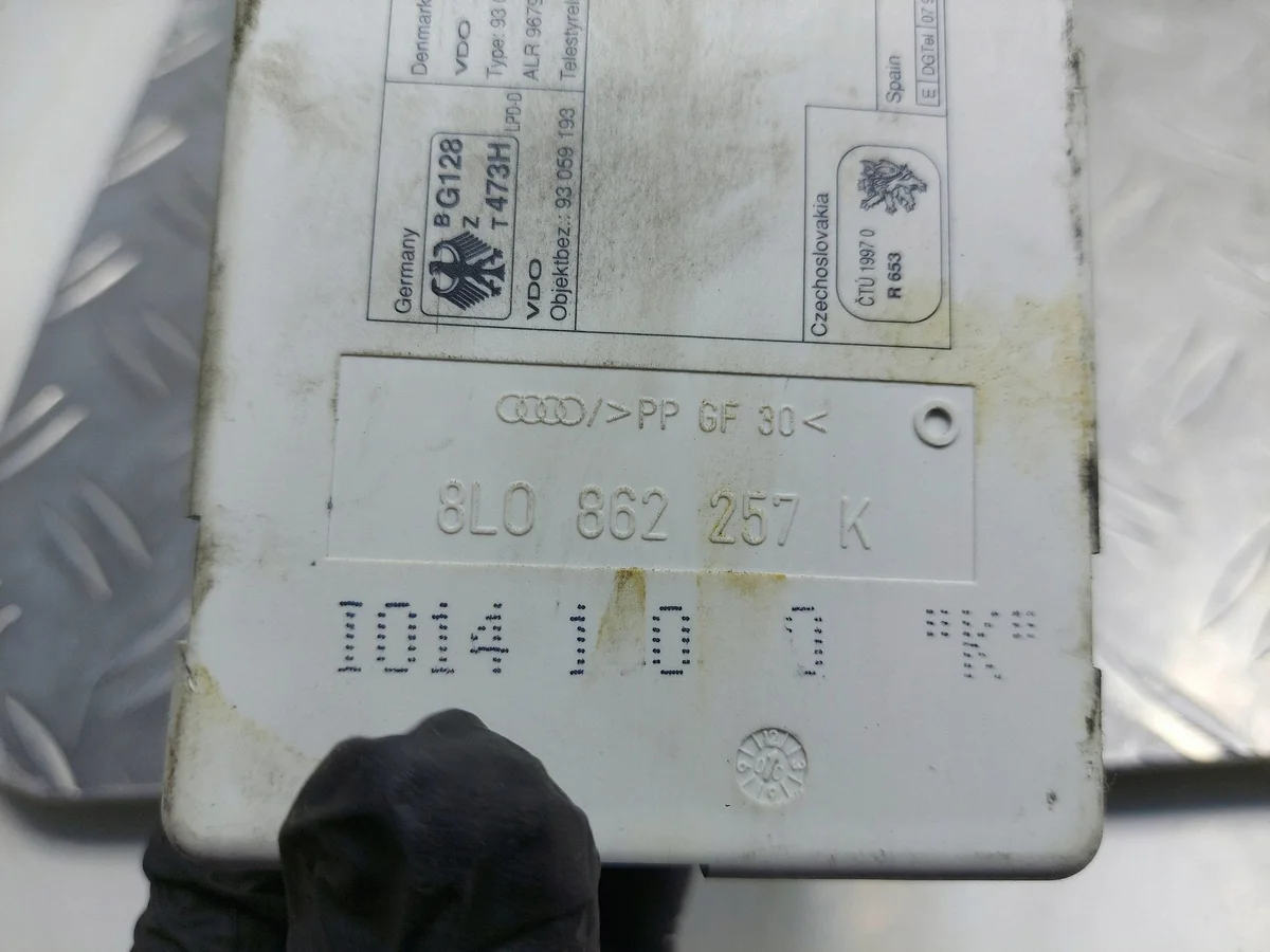 Pompe centralisation Audi A3 8L A4 B5 8L0862257K image 6