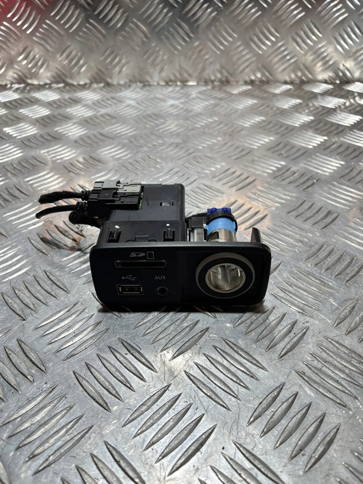 USB-Buchse Jeep Cherokee KL 68139536AC