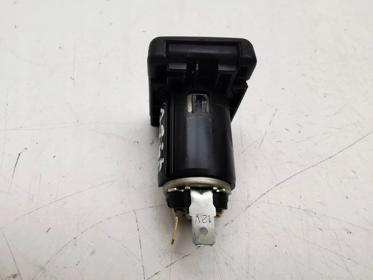 12V Aansluiting Mitsubishi Outlander AMD125595 image 4