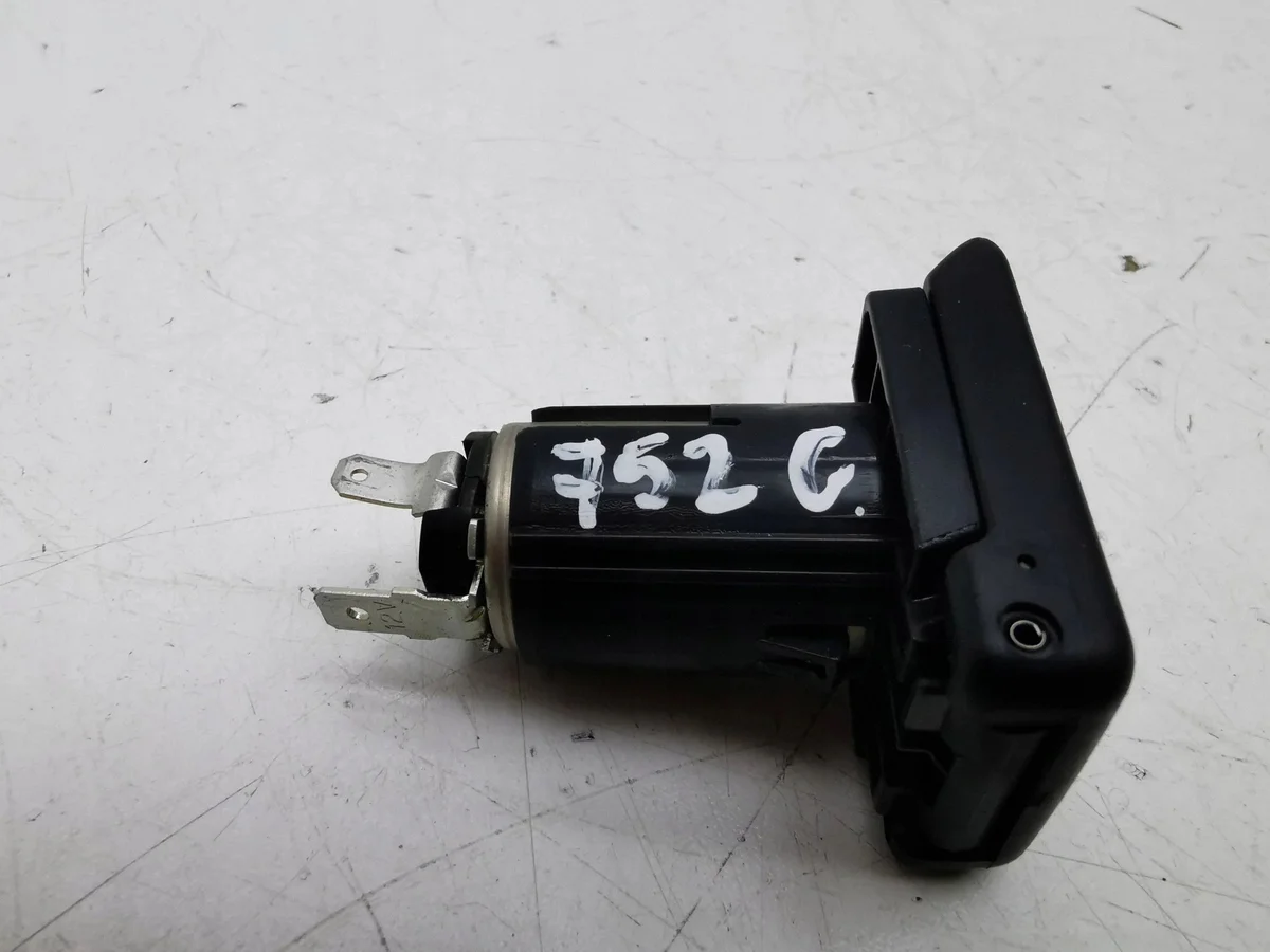 12V Aansluiting Mitsubishi Outlander AMD125595 image 6