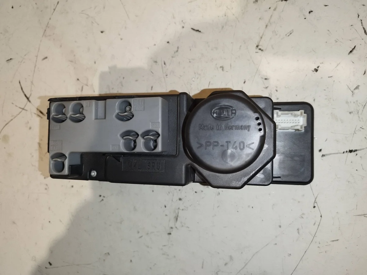 Zentralverriegelungspumpe Mercedes W210 2108002248