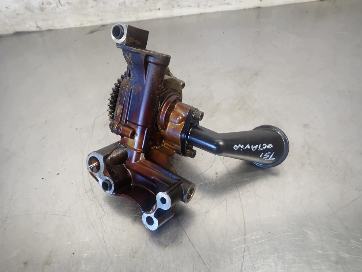 Bomba de Óleo Skoda Octavia 03F115105D