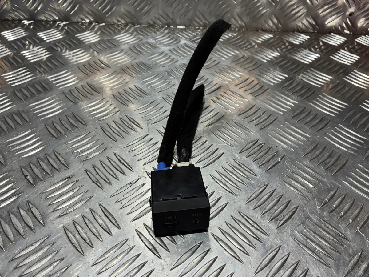 Port USB AUX Hyundai i30 III 96120-G2050