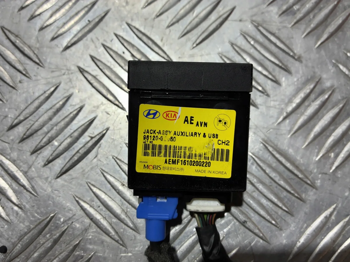 Port USB AUX Hyundai i30 III 96120-G2050