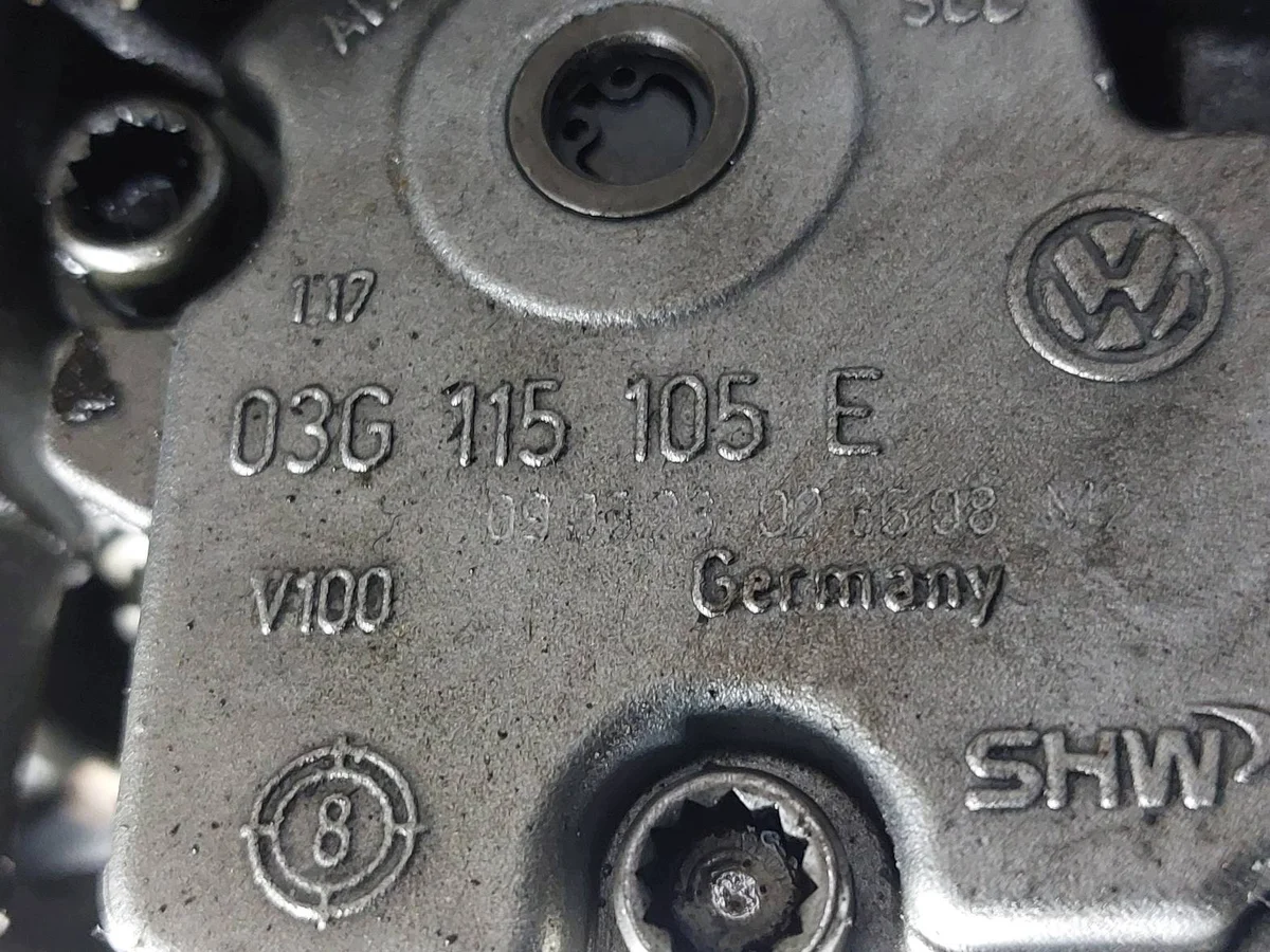 Tasapainotusakselit + öljypumppu Passat B6 2.0 TDI 03G103535B thumbnail 6