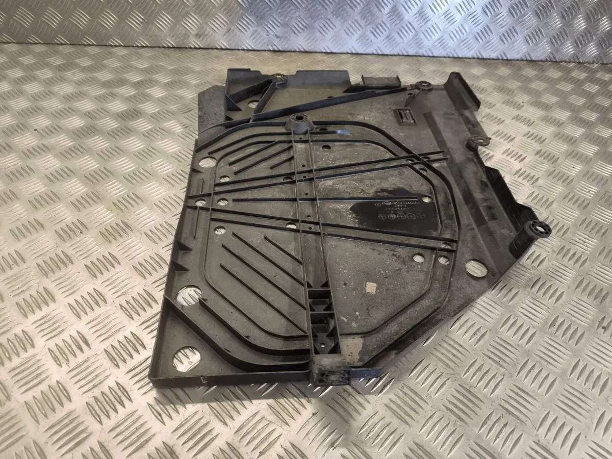 Polttoainesäiliön suojus Subaru Outback BT 42045AN03A