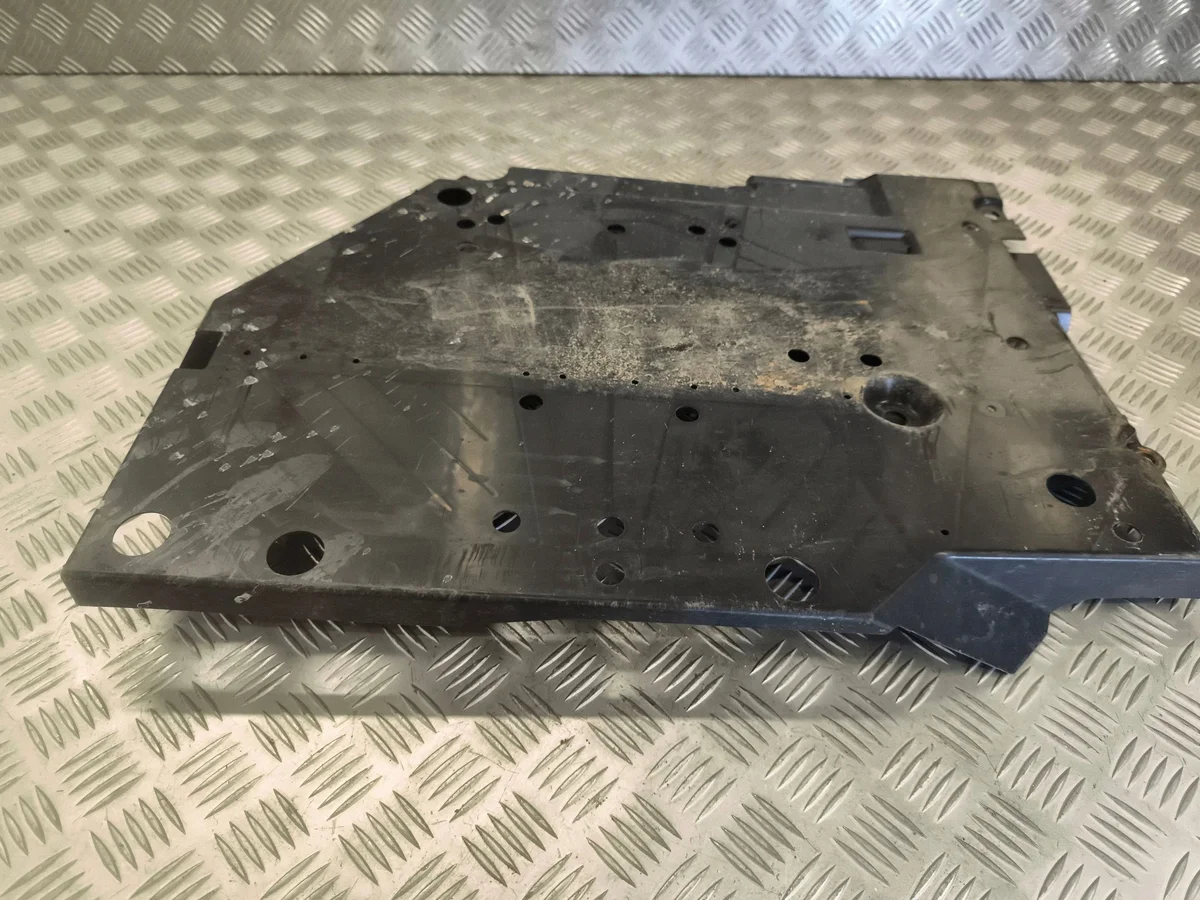 Subaru Outback (BT) 42045AN03A Untere Tankabdeckung rechts thumbnail 5