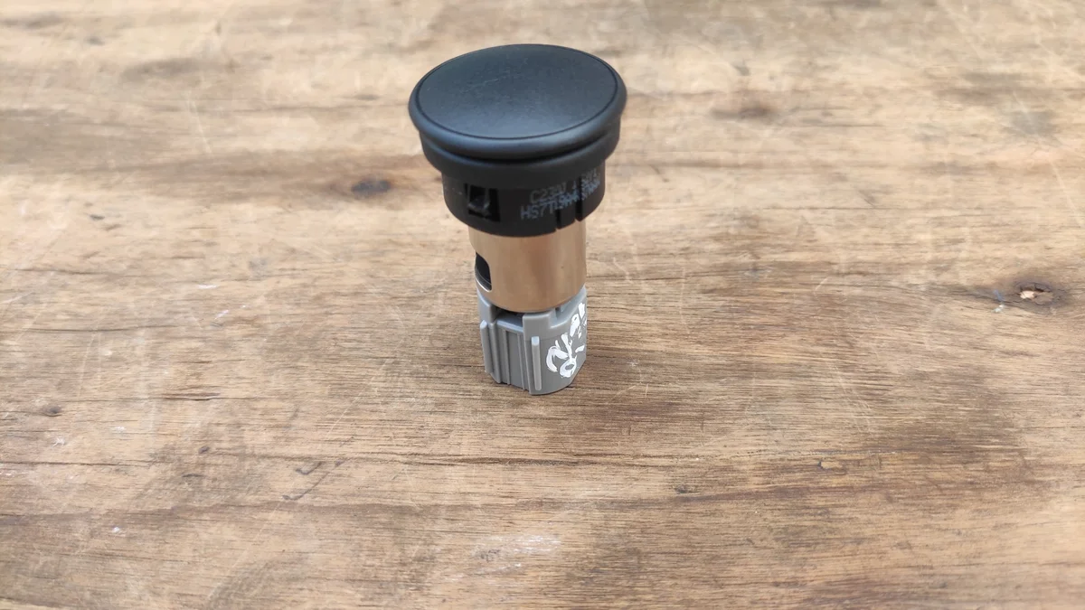 Toma de corriente 12V Ford Fusion HS7T-19A487-AAW