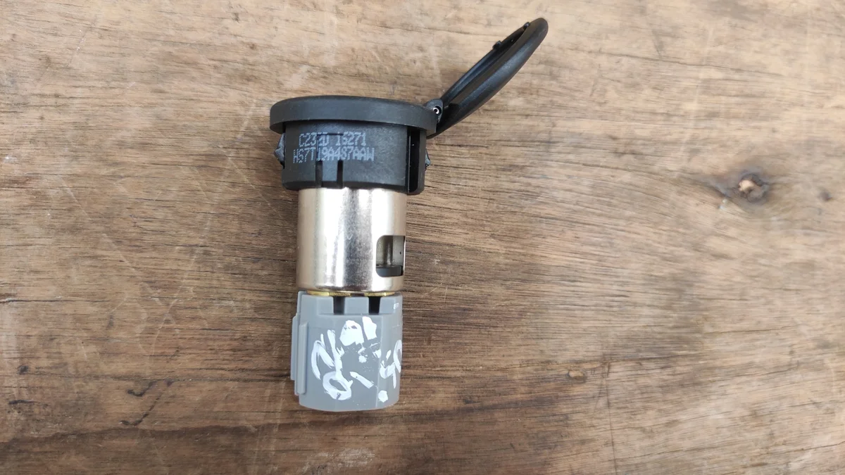 Toma de corriente 12V Ford Fusion HS7T-19A487-AAW image 4