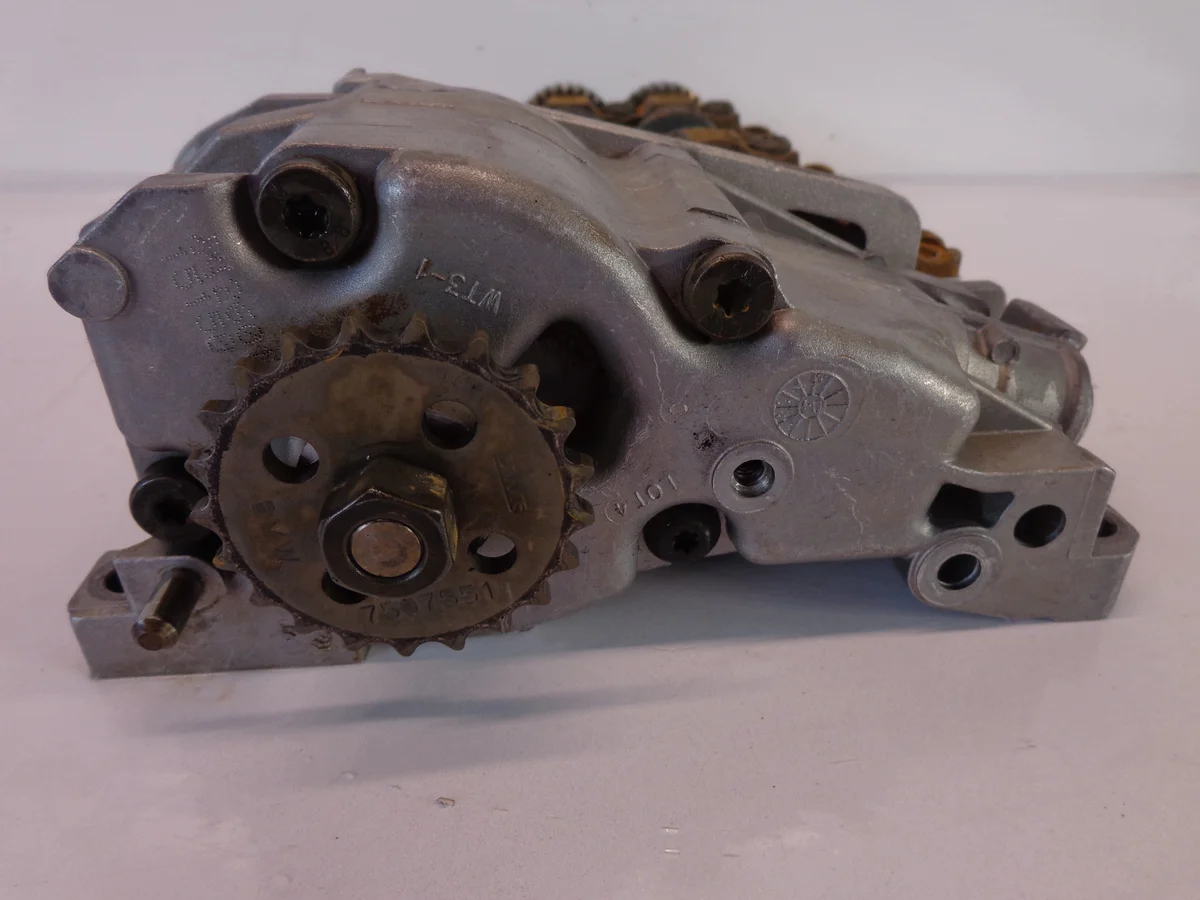 BMW E90 E91 320i N46 Oliepomp 10600044CB thumbnail 4