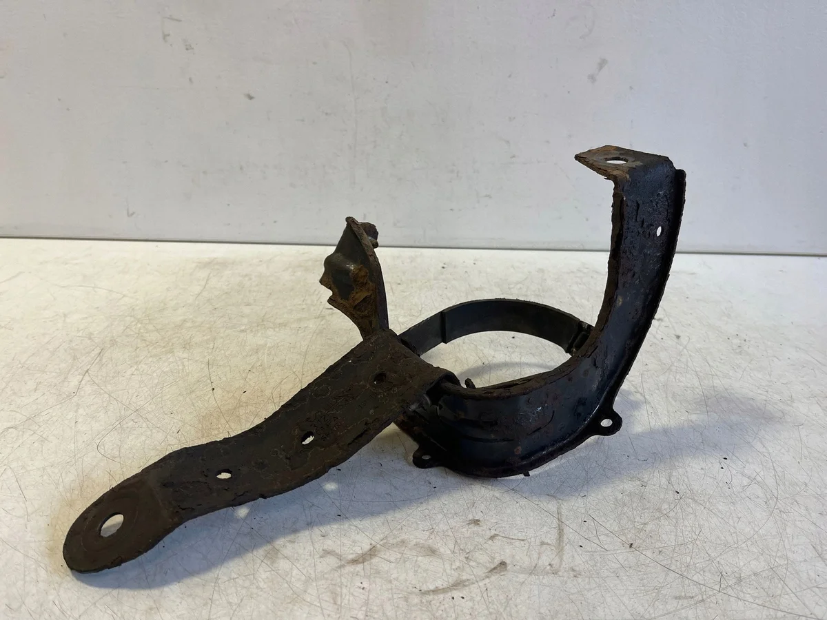 Volvo V70 Fuel Filter Bracket 31261539 image 3
