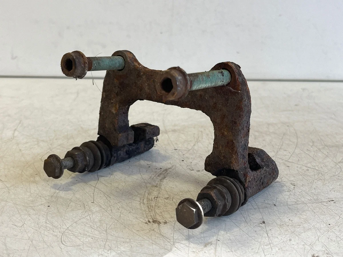 Bromsok bak Audi A4 S4 B6 8E 8H VAL332884