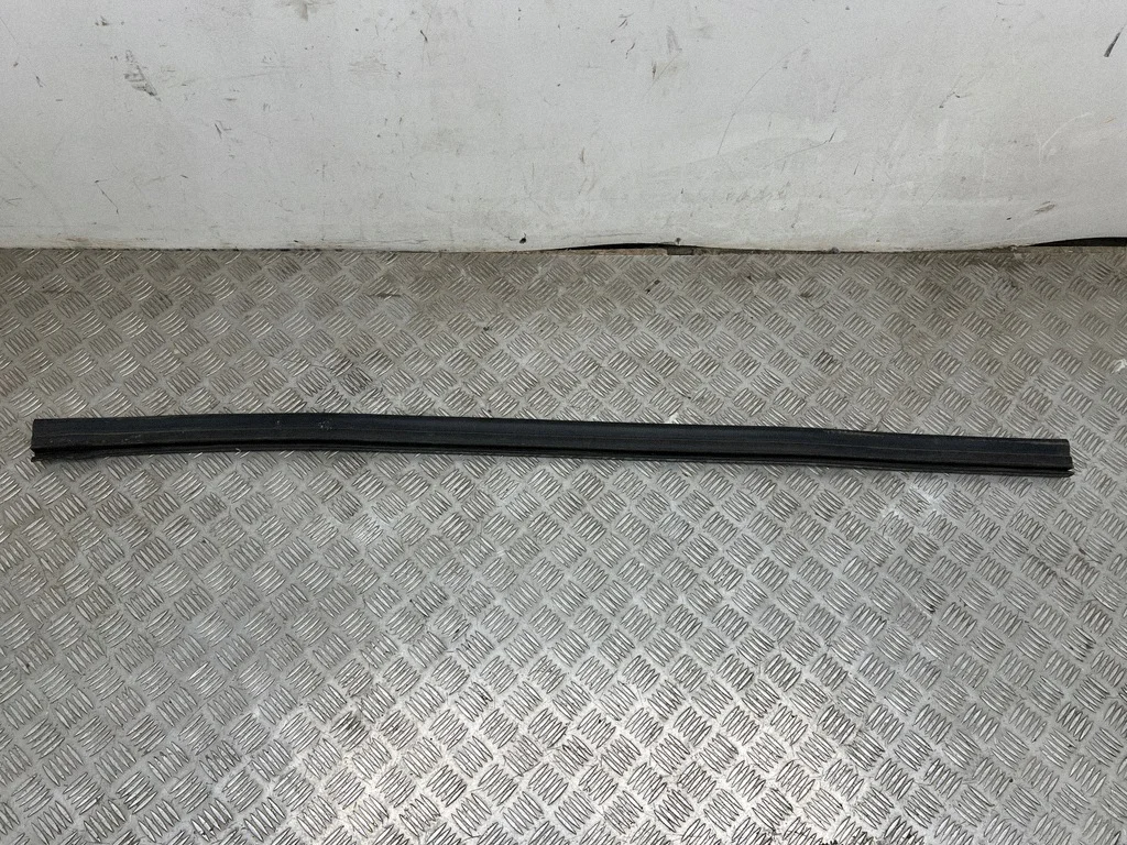 Konepellin tiiviste Volkswagen ID.4 11A823723