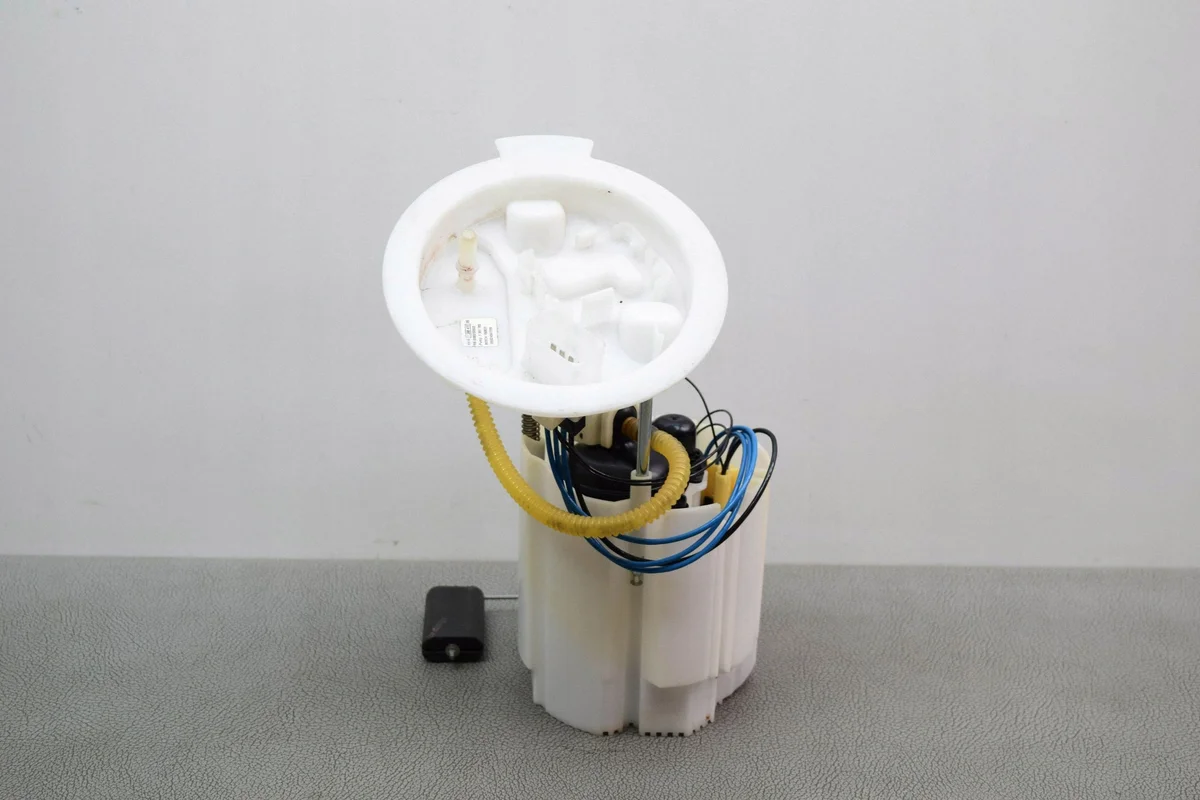 BMW 1 F40 M135i polttoainepumppu 7300472