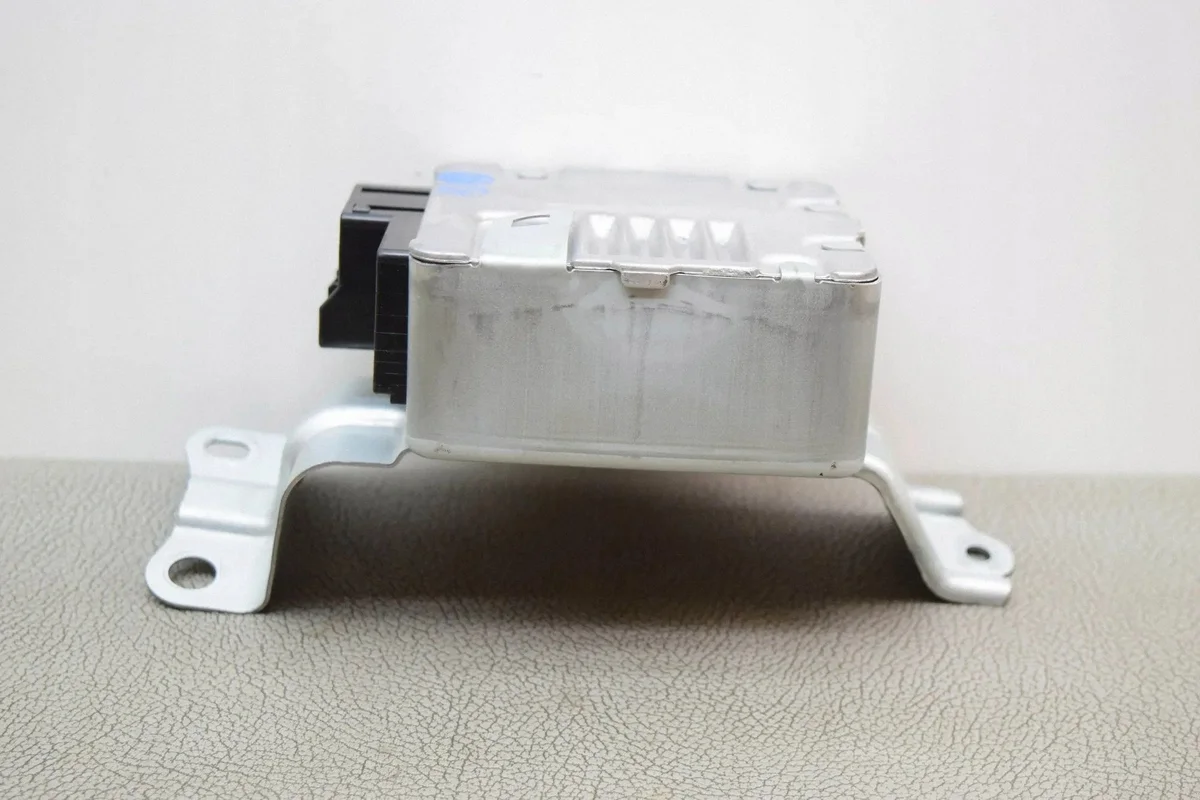 Ohjaustehostimen moduuli Toyota Prius JL501004861