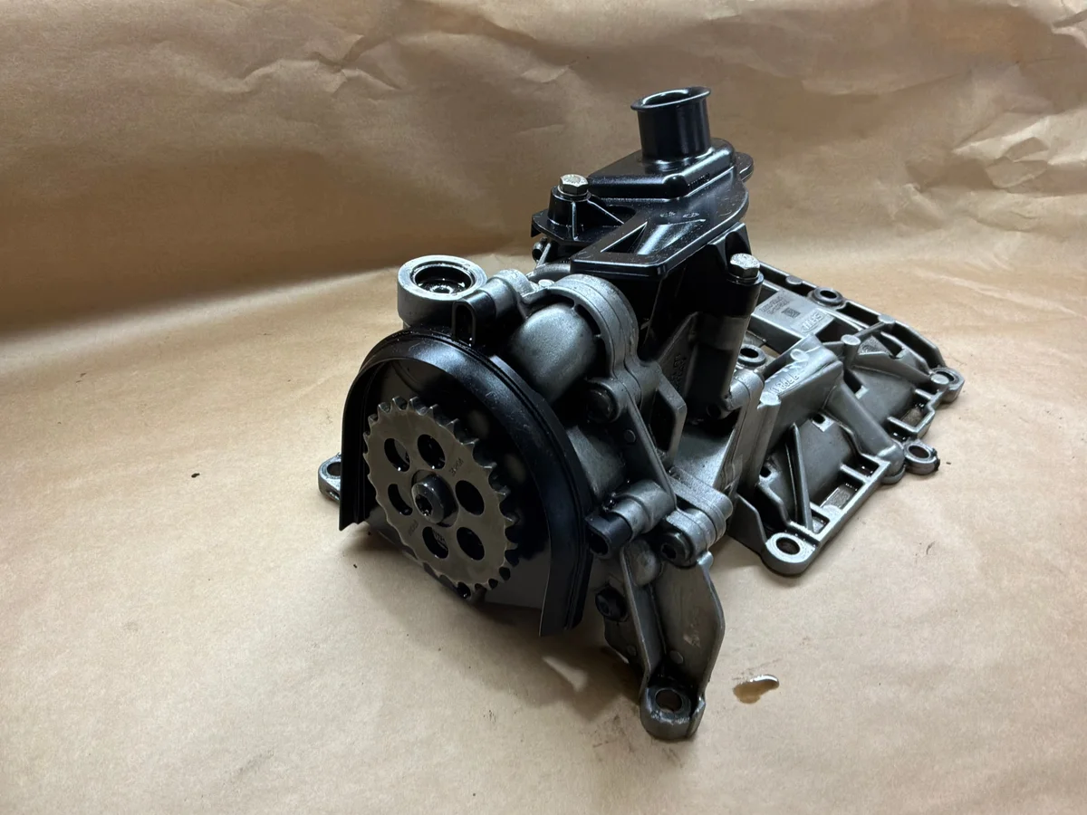 Oljepump BMW 5 E60 E61 N47D20A E61LCIpompaoleju thumbnail 1