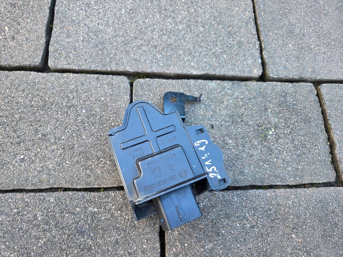 Start Stop Module Bosch 9677871680 image 4